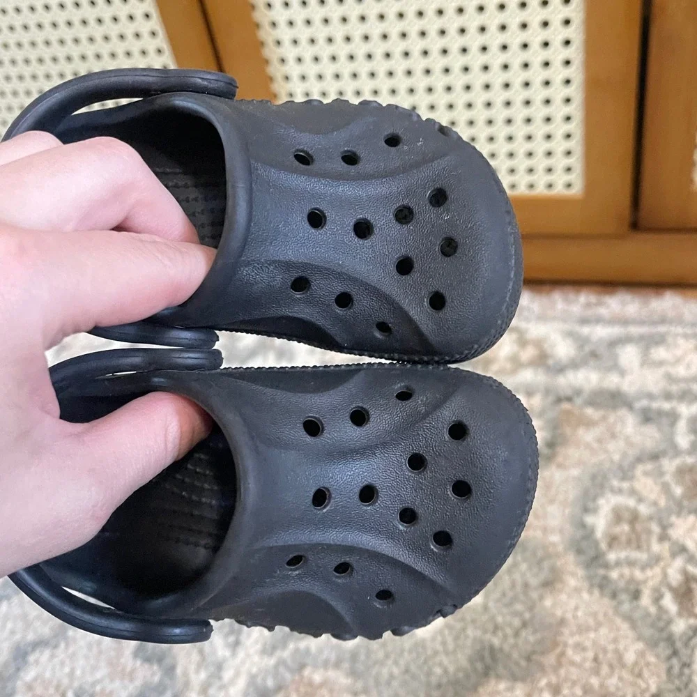 Crocs Toddler Size C6 Boy Classic Clogs Slip-On Shoes Black Pool Hiking Sandal‎